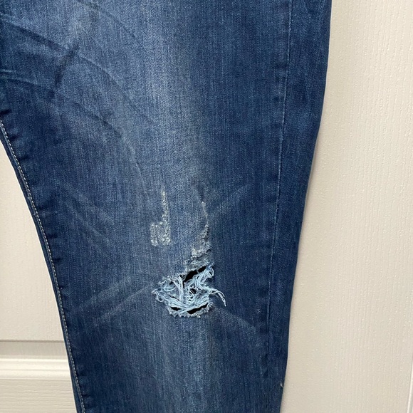 Dear John distressed blue denim capris - Picture 2 of 8